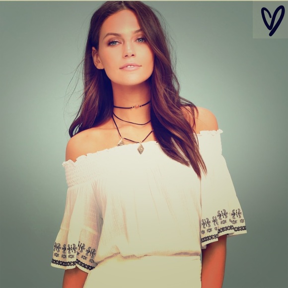 EMBROIDERED OFF-THE-SHOULDER TOP! - Picture 6 of 6